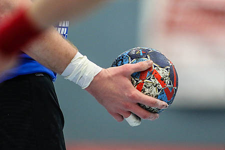 Hand mit Handball 