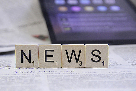 Scrabble-Buchstaben "News"