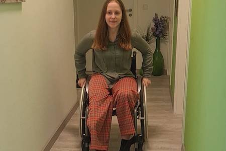 Barrierefrei leben: Anna-Maria Tiemann im Rollstuhl